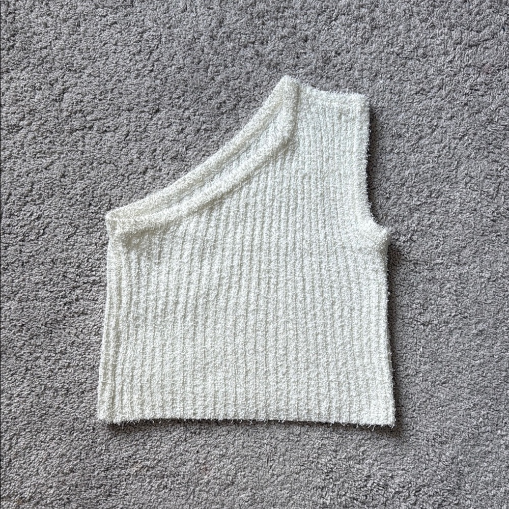 Fuzzy One Shoulders (Kstyle)